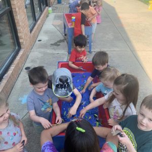 children-outdoor-play-gloryland-preschool