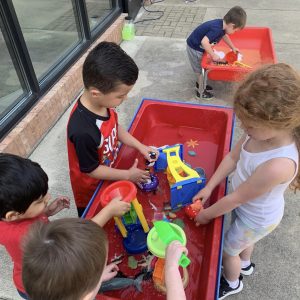 water-play-gloryland-preschool