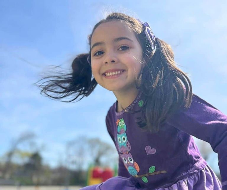 child-playing-outdoors-gloryland-preschool-grayslake